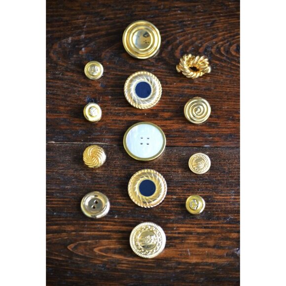 12 buttons | misc Gold tone Vintage Salvage Stock retro 1980’s regency knot - Picture 1 of 3